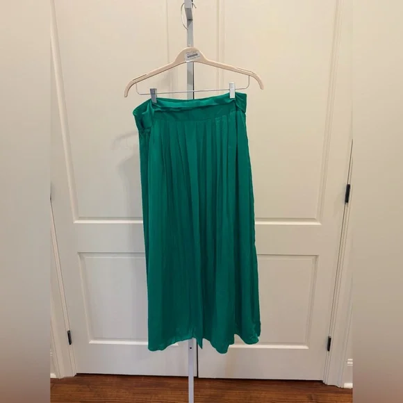 Chico's broomstick pleated green skirt - Picture 2 of 3